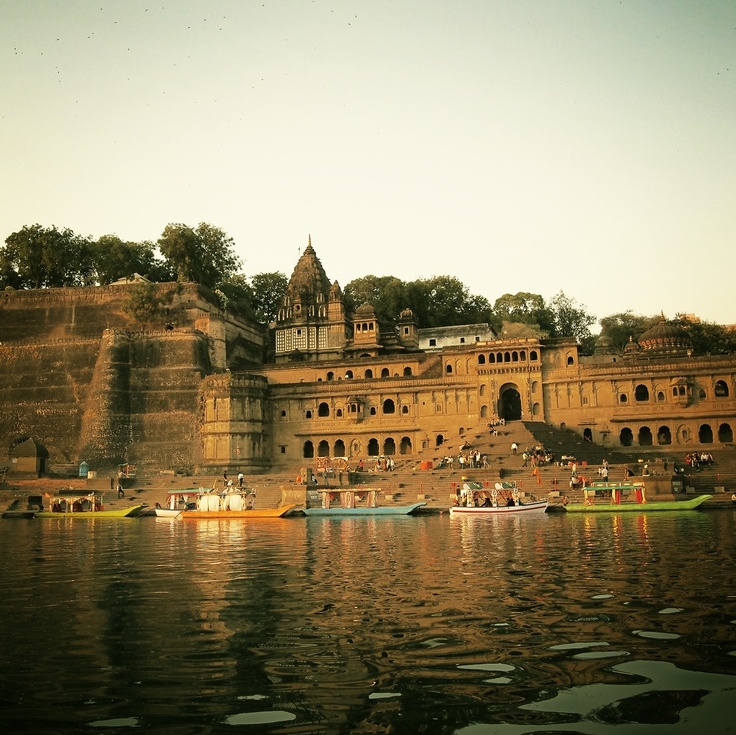 ahilya-fort-maheshwar-namada-river-india