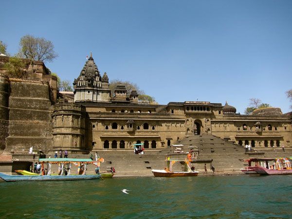 sabine-heller-sends-a-postcard-from-india